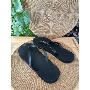 Old Navy Men’s size Large 10/11 black flip flops